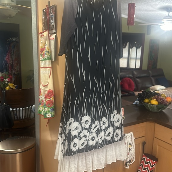 Beautiful dress from small boutique sexy and adorable - Picture 2 of 8